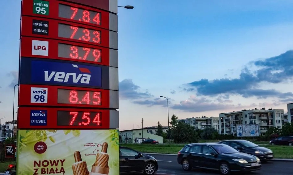 Ile kosztuje litr benzyny? Sprawdź aktualne ceny w Polsce i regionach