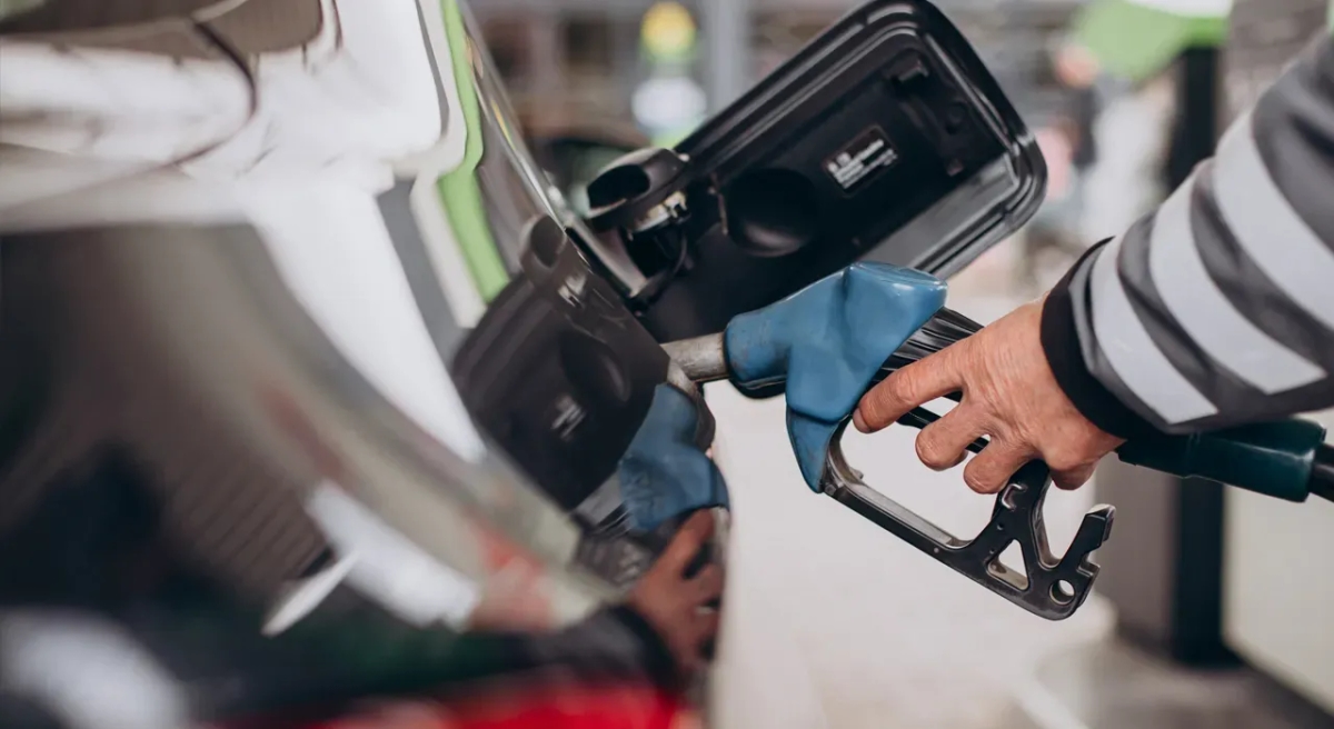 Skuteczne sposoby na to, co pochłania zapach benzyny w samochodzie